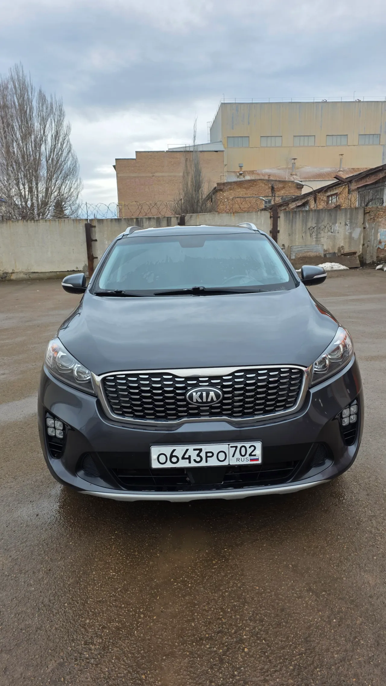 KIA Sorento Prime — идеальный кроссовер по цене ниже рынка! 🔥ухоженный и полностью обслуженный KIA Sorento Prime, привезён из Кореи, в России с 2022 года. Автомобиль в отличном состоянии — сел и поехал без вложений. 💥 Главное преимущество — цена ниже рынка на 500 000 ₽! А значит, вы получаете максимум автомобиля за минимальные деньги. Почему стоит обратить внимание: ✔️ Надёжный корейский сборочный автомобиль ✔️ Богатая комплектация — есть всё для комфорта и удовольствия от вождения: подогрев руля, подогрев и вентиляция сидений, климат контроль, круиз контроль, салон кожа с электроприводом сидений, ✔️ Полностью обслужен — никаких скрытых проблем ✔️ Чистый и ухоженный салон ✔️ Отличное техническое состояние ✔️ Идеален как для города, так и для дальних поездок 🚗 Машина дарит уверенность на дороге и комфорт уровня выше своего класса. 📉 Причина продажи адекватная, без подвоха — расскажу по телефону. 📞 Такие предложения долго не задерживаются! Звоните или пишите прямо сейчас, пока автомобиль в наличии. Машина в собственности 3 года, есть полная информация по обслуживанию и эксплуатации автомобиля за весь срок.  Видео замерами толщиномера и автотеку по запросу, 