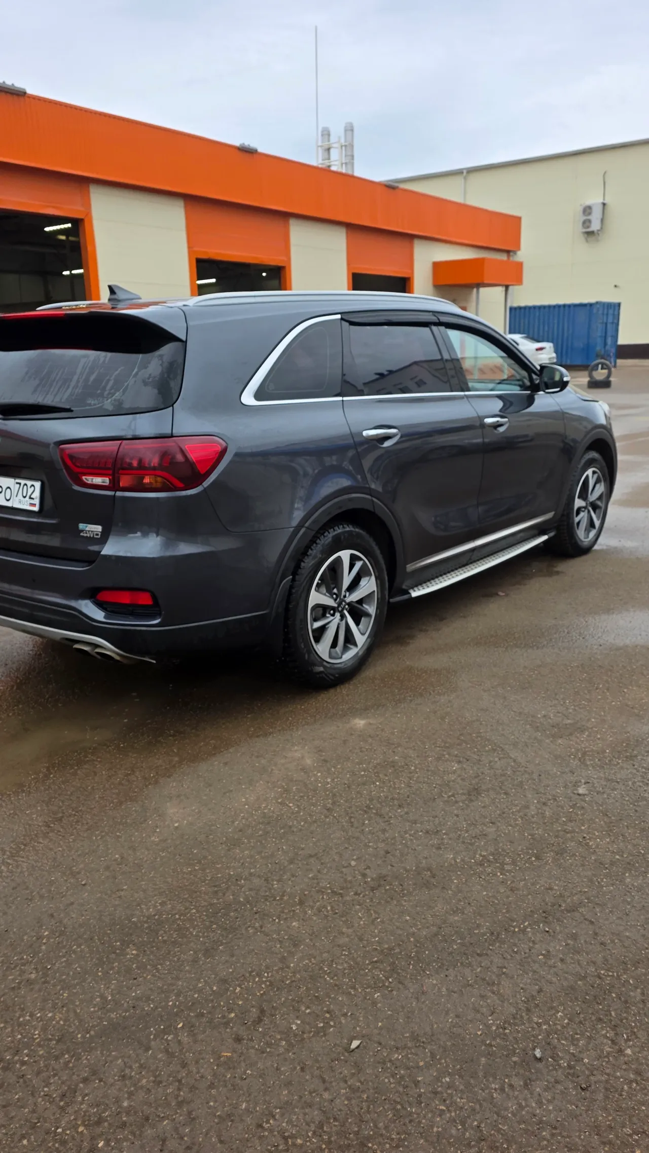 KIA Sorento Prime — идеальный кроссовер по цене ниже рынка! 🔥ухоженный и полностью обслуженный KIA Sorento Prime, привезён из Кореи, в России с 2022 года. Автомобиль в отличном состоянии — сел и поехал без вложений. 💥 Главное преимущество — цена ниже рынка на 500 000 ₽! А значит, вы получаете максимум автомобиля за минимальные деньги. Почему стоит обратить внимание: ✔️ Надёжный корейский сборочный автомобиль ✔️ Богатая комплектация — есть всё для комфорта и удовольствия от вождения: подогрев руля, подогрев и вентиляция сидений, климат контроль, круиз контроль, салон кожа с электроприводом сидений, ✔️ Полностью обслужен — никаких скрытых проблем ✔️ Чистый и ухоженный салон ✔️ Отличное техническое состояние ✔️ Идеален как для города, так и для дальних поездок 🚗 Машина дарит уверенность на дороге и комфорт уровня выше своего класса. 📉 Причина продажи адекватная, без подвоха — расскажу по телефону. 📞 Такие предложения долго не задерживаются! Звоните или пишите прямо сейчас, пока автомобиль в наличии. Машина в собственности 3 года, есть полная информация по обслуживанию и эксплуатации автомобиля за весь срок.  Видео замерами толщиномера и автотеку по запросу, 