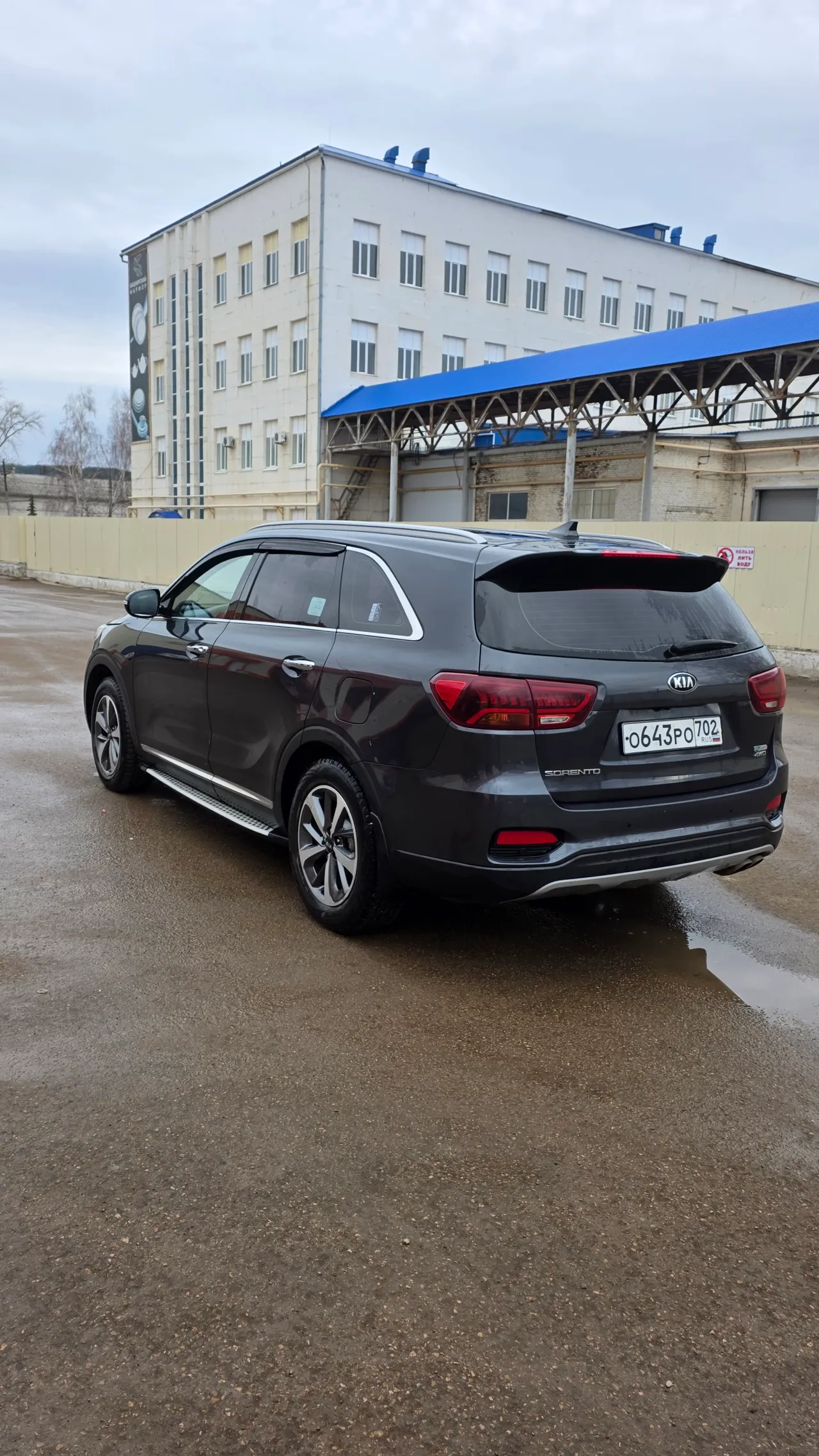 KIA Sorento Prime — идеальный кроссовер по цене ниже рынка! 🔥ухоженный и полностью обслуженный KIA Sorento Prime, привезён из Кореи, в России с 2022 года. Автомобиль в отличном состоянии — сел и поехал без вложений. 💥 Главное преимущество — цена ниже рынка на 500 000 ₽! А значит, вы получаете максимум автомобиля за минимальные деньги. Почему стоит обратить внимание: ✔️ Надёжный корейский сборочный автомобиль ✔️ Богатая комплектация — есть всё для комфорта и удовольствия от вождения: подогрев руля, подогрев и вентиляция сидений, климат контроль, круиз контроль, салон кожа с электроприводом сидений, ✔️ Полностью обслужен — никаких скрытых проблем ✔️ Чистый и ухоженный салон ✔️ Отличное техническое состояние ✔️ Идеален как для города, так и для дальних поездок 🚗 Машина дарит уверенность на дороге и комфорт уровня выше своего класса. 📉 Причина продажи адекватная, без подвоха — расскажу по телефону. 📞 Такие предложения долго не задерживаются! Звоните или пишите прямо сейчас, пока автомобиль в наличии. Машина в собственности 3 года, есть полная информация по обслуживанию и эксплуатации автомобиля за весь срок.  Видео замерами толщиномера и автотеку по запросу, 
