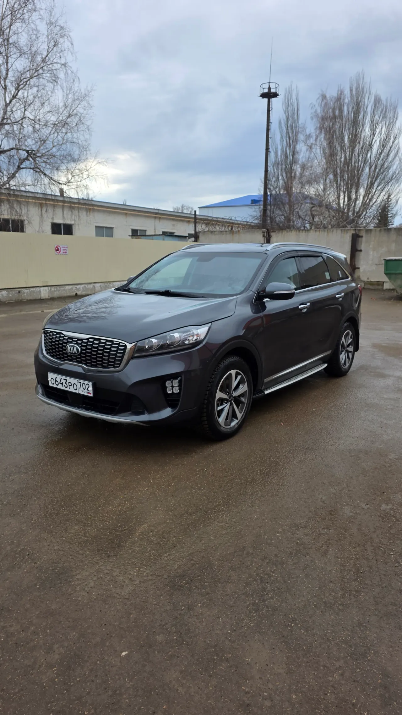 KIA Sorento Prime — идеальный кроссовер по цене ниже рынка! 🔥ухоженный и полностью обслуженный KIA Sorento Prime, привезён из Кореи, в России с 2022 года. Автомобиль в отличном состоянии — сел и поехал без вложений. 💥 Главное преимущество — цена ниже рынка на 500 000 ₽! А значит, вы получаете максимум автомобиля за минимальные деньги. Почему стоит обратить внимание: ✔️ Надёжный корейский сборочный автомобиль ✔️ Богатая комплектация — есть всё для комфорта и удовольствия от вождения: подогрев руля, подогрев и вентиляция сидений, климат контроль, круиз контроль, салон кожа с электроприводом сидений, ✔️ Полностью обслужен — никаких скрытых проблем ✔️ Чистый и ухоженный салон ✔️ Отличное техническое состояние ✔️ Идеален как для города, так и для дальних поездок 🚗 Машина дарит уверенность на дороге и комфорт уровня выше своего класса. 📉 Причина продажи адекватная, без подвоха — расскажу по телефону. 📞 Такие предложения долго не задерживаются! Звоните или пишите прямо сейчас, пока автомобиль в наличии. Машина в собственности 3 года, есть полная информация по обслуживанию и эксплуатации автомобиля за весь срок.  Видео замерами толщиномера и автотеку по запросу, 