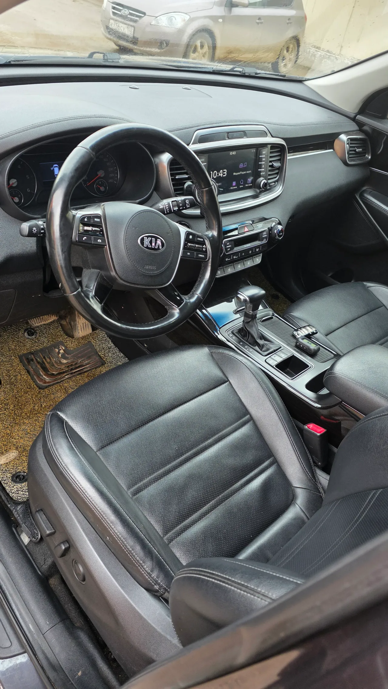 KIA Sorento Prime — идеальный кроссовер по цене ниже рынка! 🔥ухоженный и полностью обслуженный KIA Sorento Prime, привезён из Кореи, в России с 2022 года. Автомобиль в отличном состоянии — сел и поехал без вложений. 💥 Главное преимущество — цена ниже рынка на 500 000 ₽! А значит, вы получаете максимум автомобиля за минимальные деньги. Почему стоит обратить внимание: ✔️ Надёжный корейский сборочный автомобиль ✔️ Богатая комплектация — есть всё для комфорта и удовольствия от вождения: подогрев руля, подогрев и вентиляция сидений, климат контроль, круиз контроль, салон кожа с электроприводом сидений, ✔️ Полностью обслужен — никаких скрытых проблем ✔️ Чистый и ухоженный салон ✔️ Отличное техническое состояние ✔️ Идеален как для города, так и для дальних поездок 🚗 Машина дарит уверенность на дороге и комфорт уровня выше своего класса. 📉 Причина продажи адекватная, без подвоха — расскажу по телефону. 📞 Такие предложения долго не задерживаются! Звоните или пишите прямо сейчас, пока автомобиль в наличии. Машина в собственности 3 года, есть полная информация по обслуживанию и эксплуатации автомобиля за весь срок.  Видео замерами толщиномера и автотеку по запросу, 