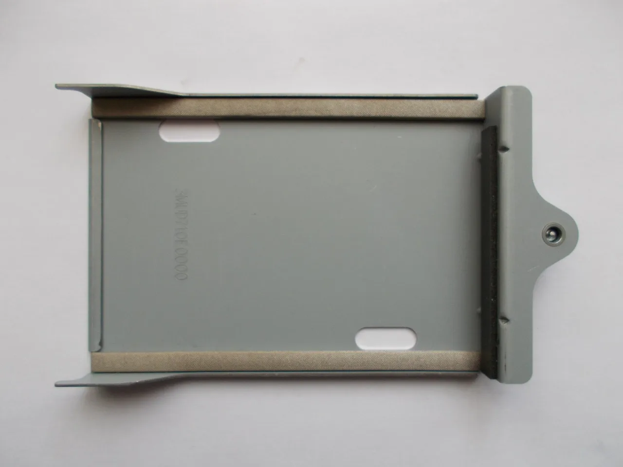 Крышка крепления HDD HDD BRACKET ASS'Y 3YUD14000010 для POS554 (C35/C56L)/PA53 (C35)