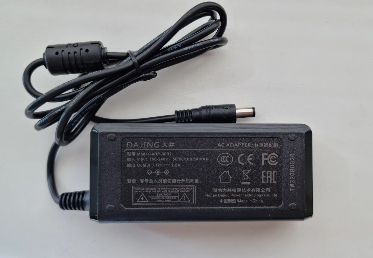 Блок питания Input: 100-240V 50/60Hz 0.8A MAX Output 12V 2.5A для NOVA (TM17-18) — фото 1